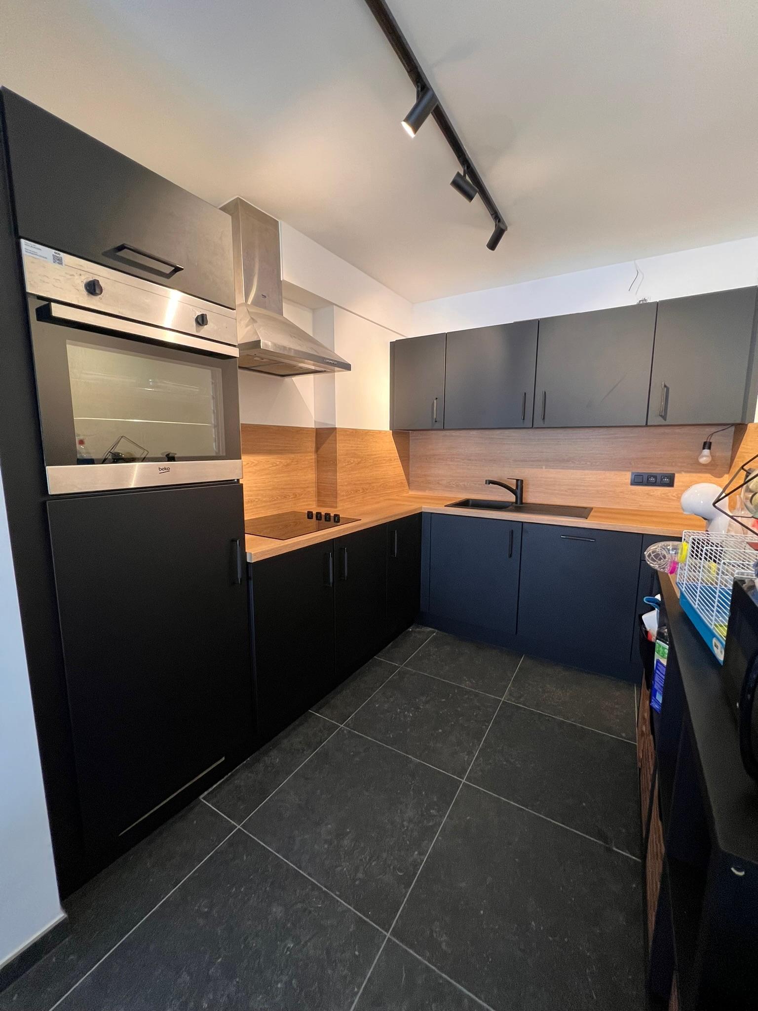 Rénovation cuisine cuisine noir et bois