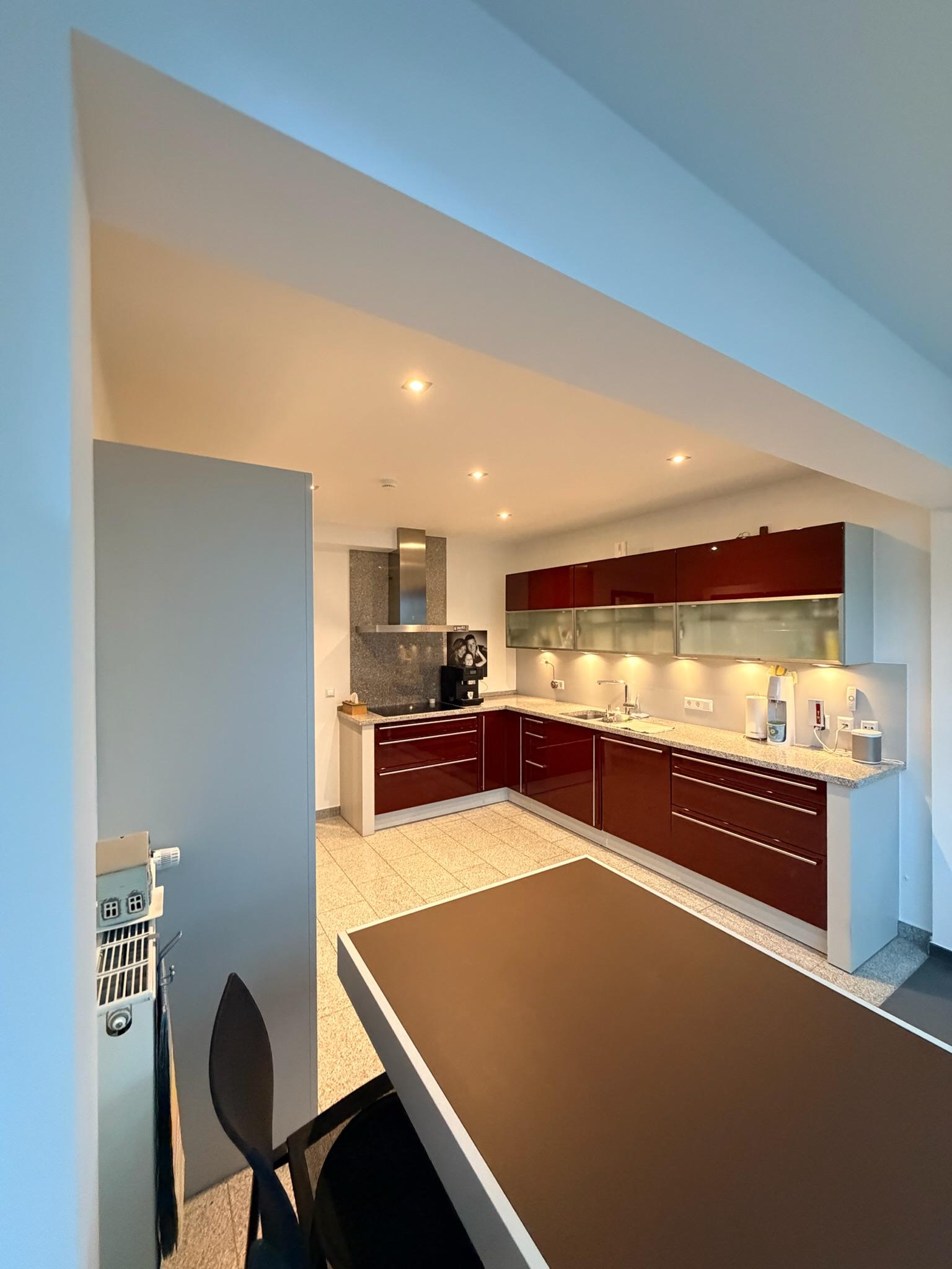 Rénovation cuisine laqué rouge